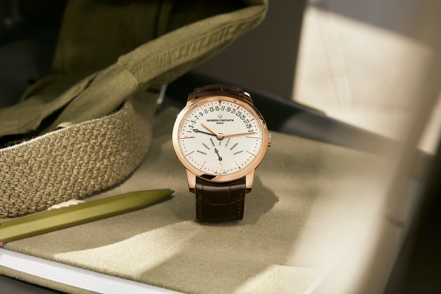 RETROGRADE DAY-DATE AUTOMATIC WATCH